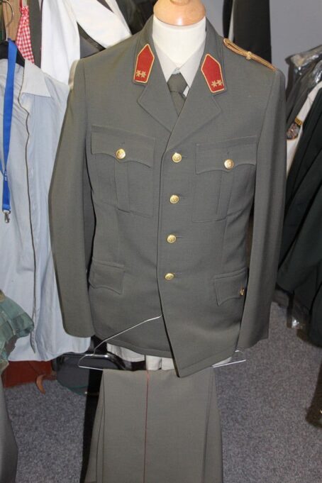 ÖBH Oberleutnant Fernmelder Rock Hose Uniform Rock SS44xAL65xGL77
