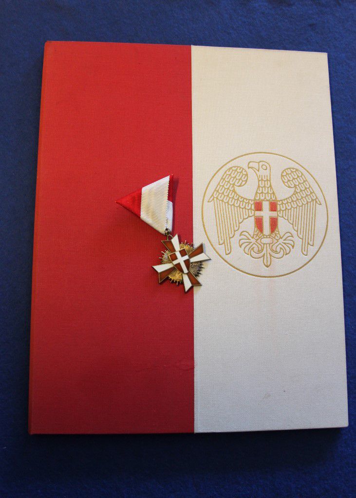 Goldenes Verdienstzeichen Land Wien mit Urkunde 1972 Slavik – Bild 4