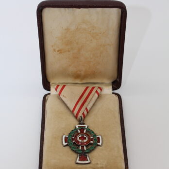 K u. K “Rot Kreuz” Ehrenzeichen, 2. Klasse im privaten Luxusetui