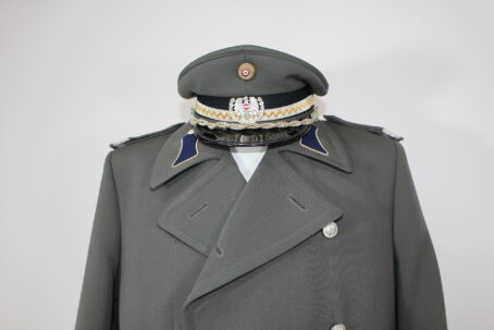 Vizeleutnant, Versorgertruppe (Rock, Hose, Gürtel, Schirmmütze und Wintermantel) – Bild 14