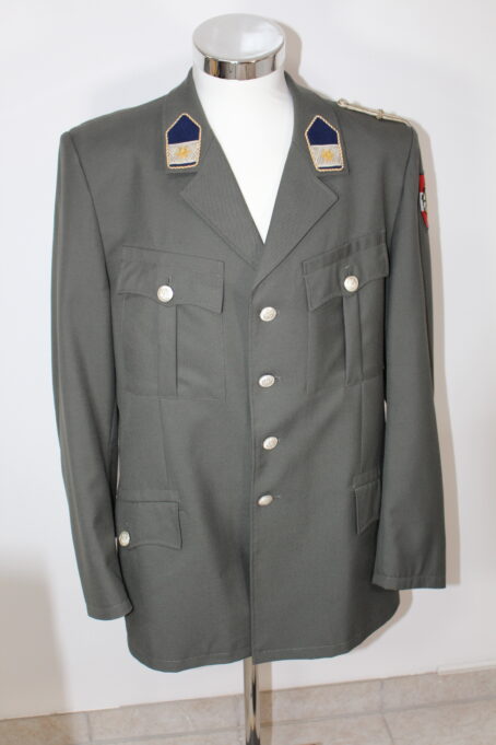 Vizeleutnant, Versorgertruppe, (Rock, Hose, Schirmmütze und Staubmantel)