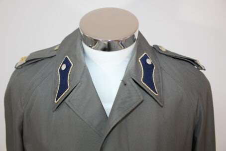 Vizeleutnant, Versorgertruppe, (Rock, Hose, Schirmmütze und Staubmantel) – Bild 9