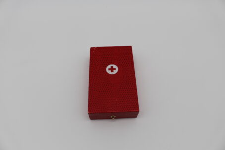 Rot Kreuz Gruppe mit Verdienstkreuz 1. Klasse – Bild 2