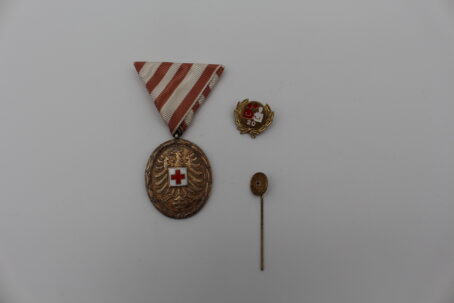 Rot Kreuz Gruppe mit Verdienstkreuz 1. Klasse – Bild 6