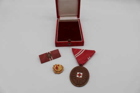 Rot Kreuz Gruppe mit Verdienstkreuz 1. Klasse – Bild 15