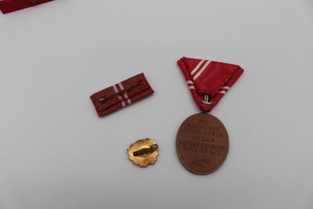 Rot Kreuz Gruppe mit Verdienstkreuz 1. Klasse – Bild 16
