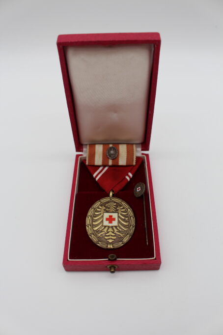 Rot Kreuz Gruppe mit Verdienstkreuz 1. Klasse – Bild 19
