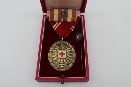 Rot Kreuz Gruppe mit Verdienstkreuz 1. Klasse – Bild 20