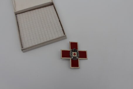 Rot Kreuz Gruppe mit Verdienstkreuz 1. Klasse – Bild 27