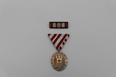 Rot Kreuz Gruppe mit Verdienstkreuz 1. Klasse – Bild 38