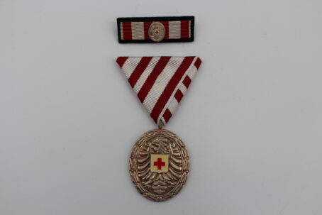 Rot Kreuz Gruppe mit Verdienstkreuz 1. Klasse – Bild 42