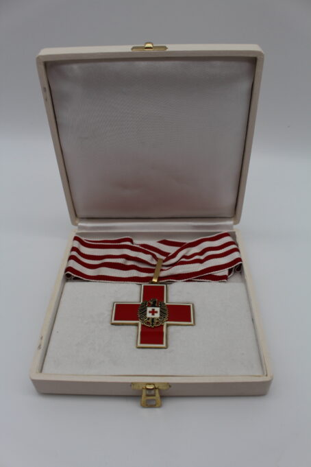 Rot Kreuz Gruppe mit Verdienstkreuz 1. Klasse – Bild 47