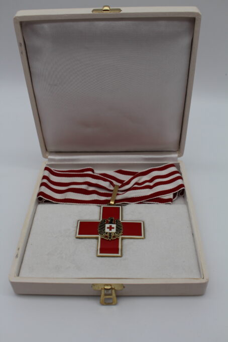 Rot Kreuz Gruppe mit Verdienstkreuz 1. Klasse – Bild 48