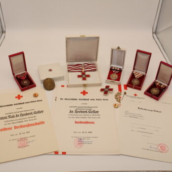 Rot Kreuz Gruppe mit Verdienstkreuz 1. Klasse