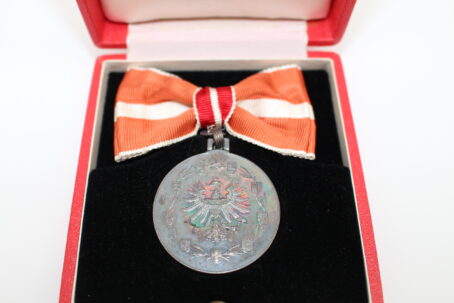 Silberne Verdienstmedaille der Republik Österreich für Damen – Bild 8