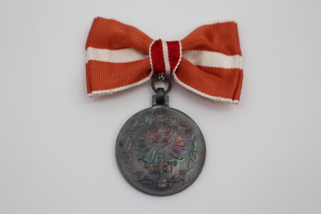 Silberne Verdienstmedaille der Republik Österreich für Damen – Bild 3