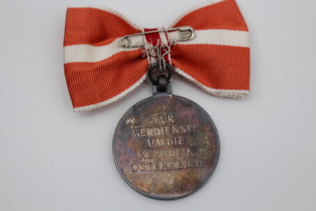 Silberne Verdienstmedaille der Republik Österreich für Damen – Bild 5