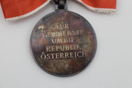 Silberne Verdienstmedaille der Republik Österreich für Damen – Bild 6