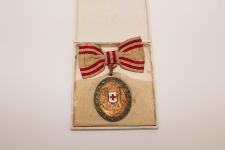 Bronze Verdienst Medaille mit KD für Damen, Rot Kreuz – Bild 4