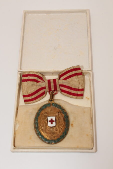 Bronze Verdienst Medaille mit KD für Damen, Rot Kreuz