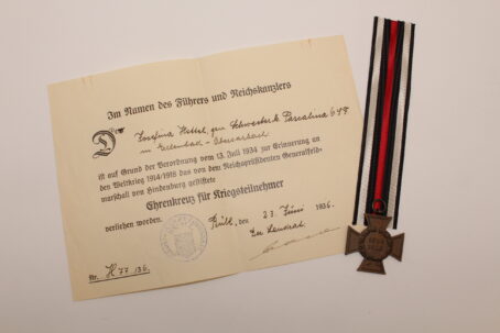 Deutsches Reich, Ehrenkreuz für Kriegsteilnehmer mit Urkunde für eine Schwester mit Kuvert
