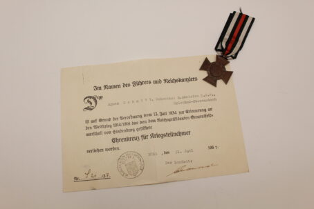 Deutsches Reich, Ehrenkreuz für Kriegsteilnehmer mit Urkunde für eine Schwester – Bild 4
