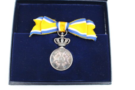 Niederlande, Silberne Verdienstmedaille Oranien Nassau für Damen im Etui – Bild 6