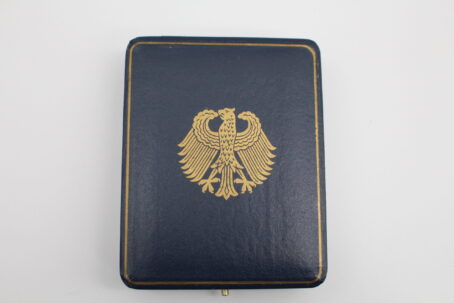 Bundesrepublik Deutschland, Verdienstkreuz des Verdienstordens für Damen im Etui – Bild 2