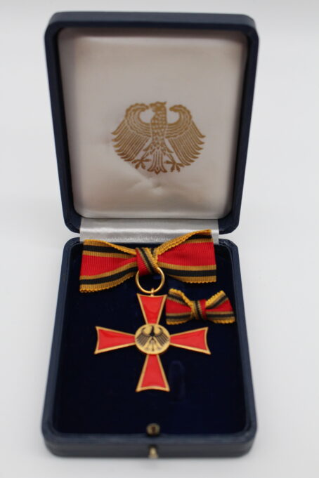 Bundesrepublik Deutschland, Verdienstkreuz des Verdienstordens für Damen im Etui