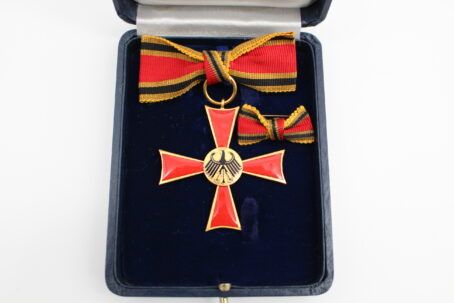Bundesrepublik Deutschland, Verdienstkreuz des Verdienstordens für Damen im Etui – Bild 4
