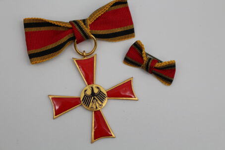 Bundesrepublik Deutschland, Verdienstkreuz des Verdienstordens für Damen im Etui – Bild 6