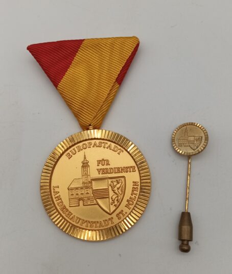 Goldene Verdienstmedaille mit Miniatur, Europastadt St. Pölten – Bild 5