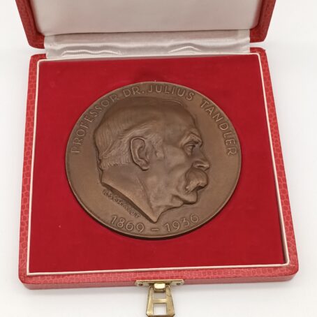 Bronzemedaille auf Dr. Julius Tandler, Auszeichnung der Stadt Wien – Bild 2