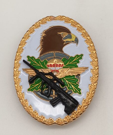 Schießabzeichen des Militär Fallschirmspringer Verbundes für Gewehr Gold