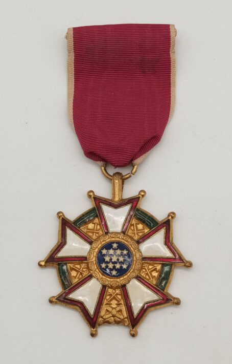 USA Legion Of Merit Merit Medal im Etui, Etui etwas locker – Bild 3