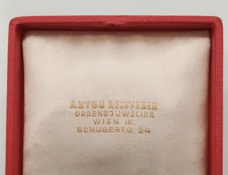 Silbernes Ehrenzeichen für Damen im Etui – Bild 3