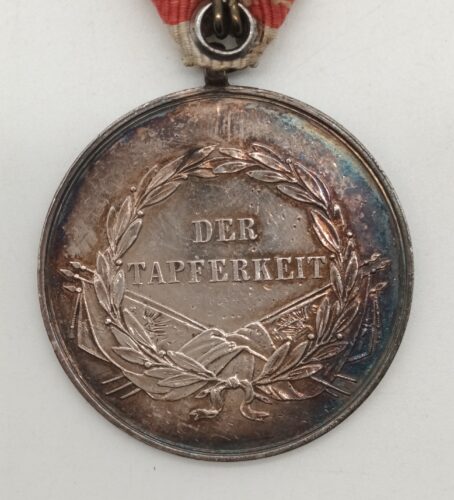Große Silberne Tapferkeitsmedaille 1. Klasse Kaiser Franz Josef ohne Stempelschneider, Silber Punze „A“ am Rand – Bild 3