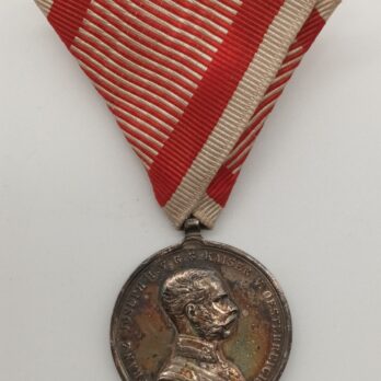 Kleine Silberne Tapferkeitsmedaille 2. Klasse Kaiser Franz Josef, Silber Punze „A“ am Rand