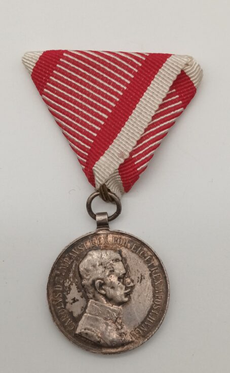 Kleine Silberne Tapferkeitsmedaille 2. Klasse Kaiser Karl, Silber Punze „A“ am Rand – Bild 4