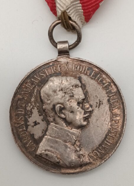 Kleine Silberne Tapferkeitsmedaille 2. Klasse Kaiser Karl, Silber Punze „A“ am Rand – Bild 2