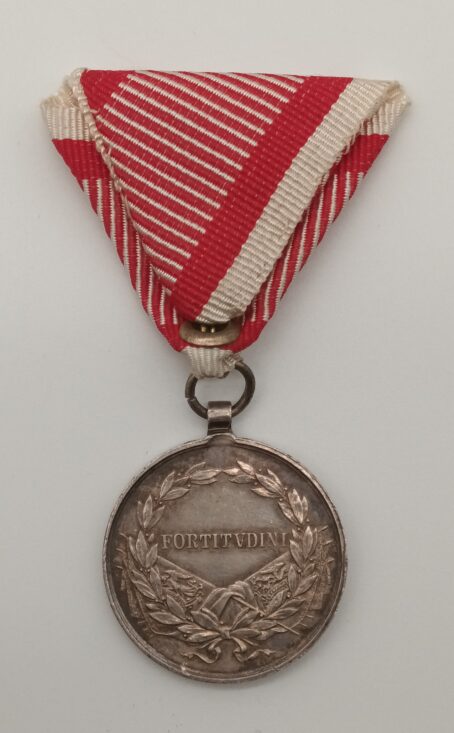 Kleine Silberne Tapferkeitsmedaille 2. Klasse Kaiser Karl, Silber Punze „A“ am Rand – Bild 5