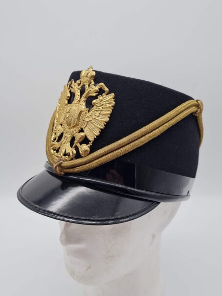 Tschako eines Traditionsvereines mit Doppeladler