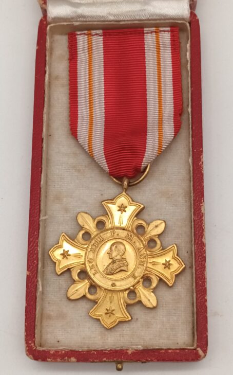Ehrenkreuz *PRO Ecclesia et Pontifice* – Bild 2