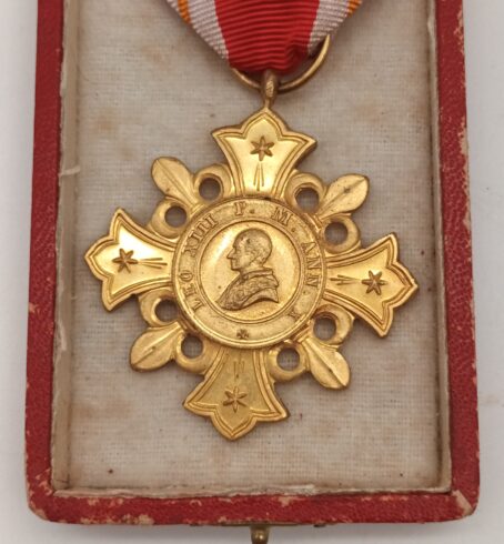 Ehrenkreuz *PRO Ecclesia et Pontifice* – Bild 3