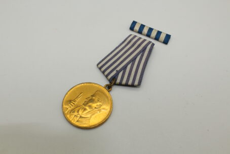 Jugoslawien Medaille für Tapferkeit mit Bandspange
