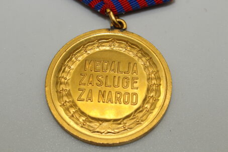 Jugoslawien Medaille für Verdienste am Volk im Etui – Bild 4