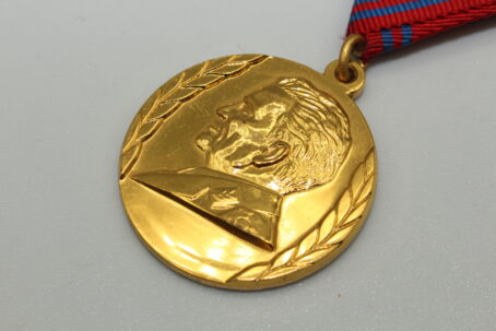 Jugoslawien Medaille zum 40 Jahrestag der jugoslawischen Volksarmee 1941 - 1981 – Bild 2