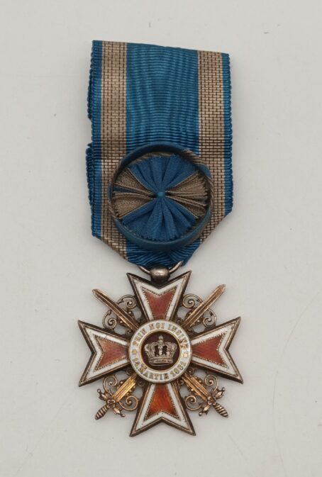 Orden der Krone von Rumänien – Offizierskreuz mit Schwertern (1. Modell, 1881–1932)