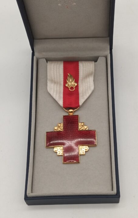 Frankreich – Verdienstmedaille des Roten Kreuzes der Fremdenlegion im Etui – Bild 2