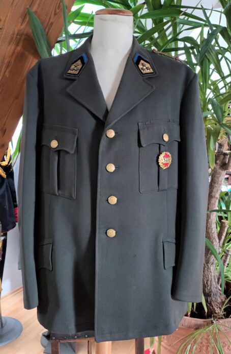 Österreichisches Bundesheer – Oberst Arzt Rock Mütze usw.
